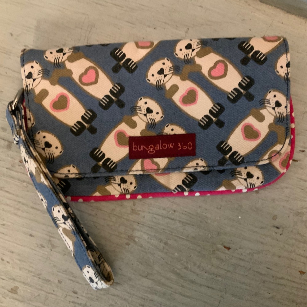 bungalow 360 Multicolor Loving Otters Print Canvas Wristlet Bag Purse GC